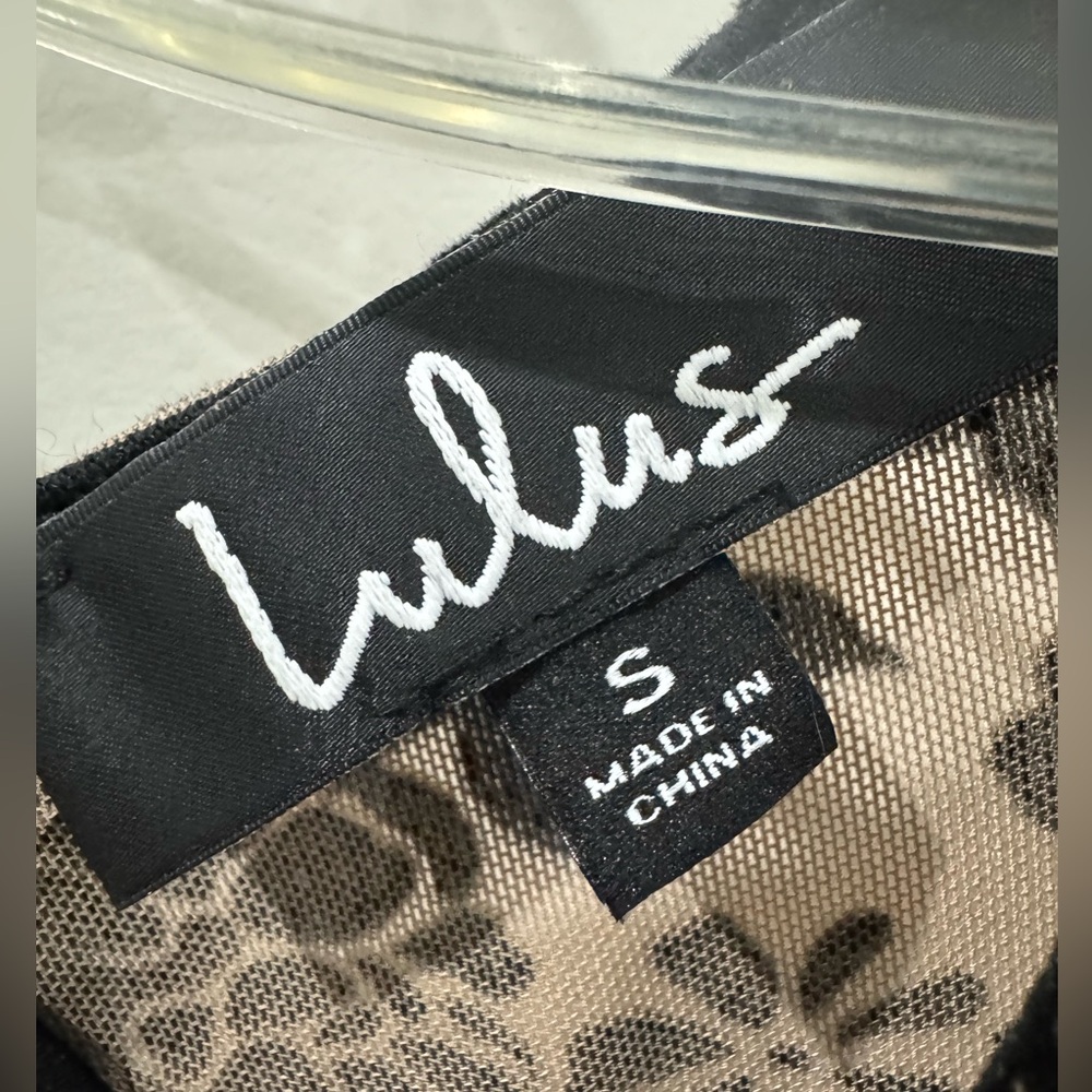 Lulu’s nude & velvet silhouette dress - Picture 4 of 5